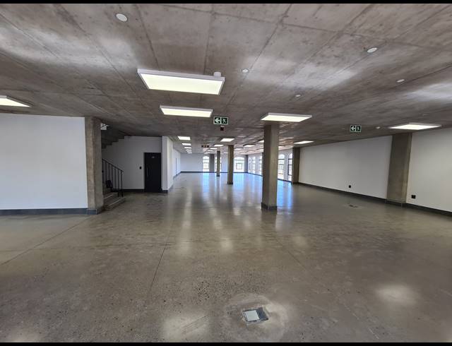 2,458M² WAREHOUSE TO LET IN RIVERSANDS